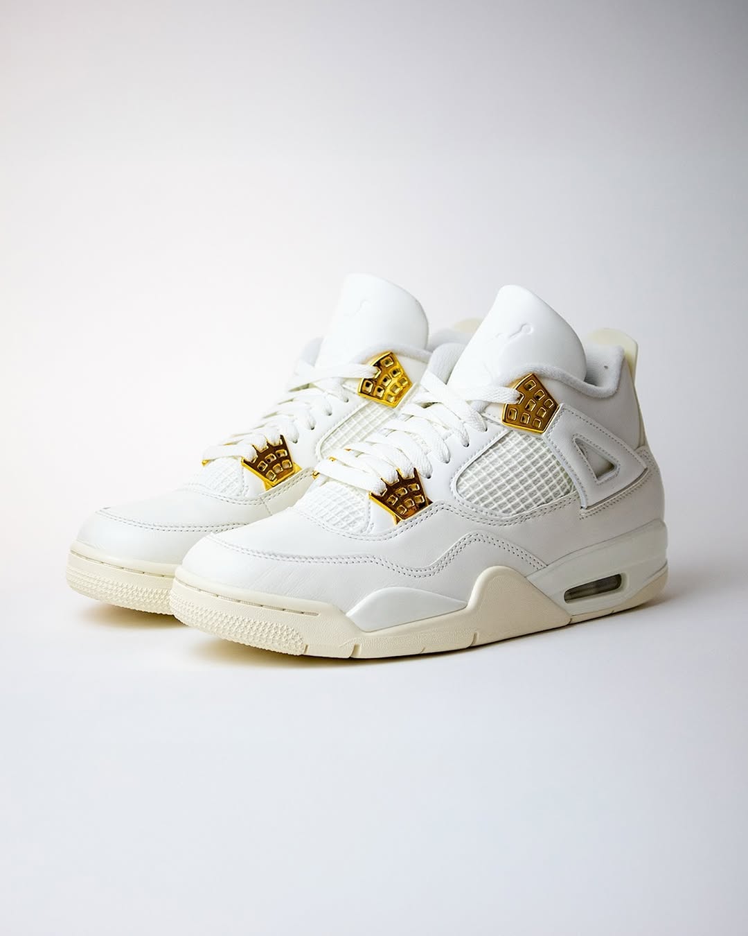 Jordan 4 “ Metallic Gold “