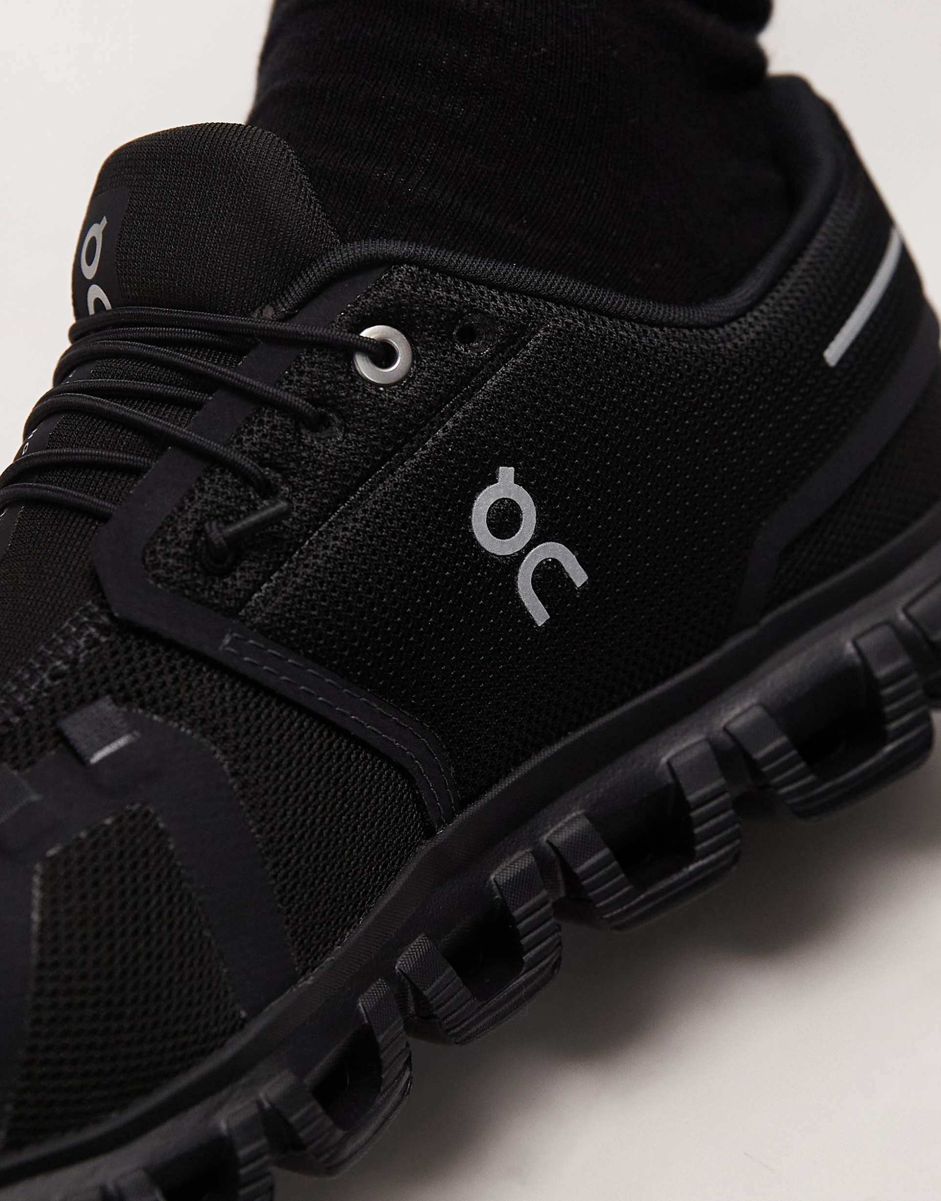 Cloud 6 all black