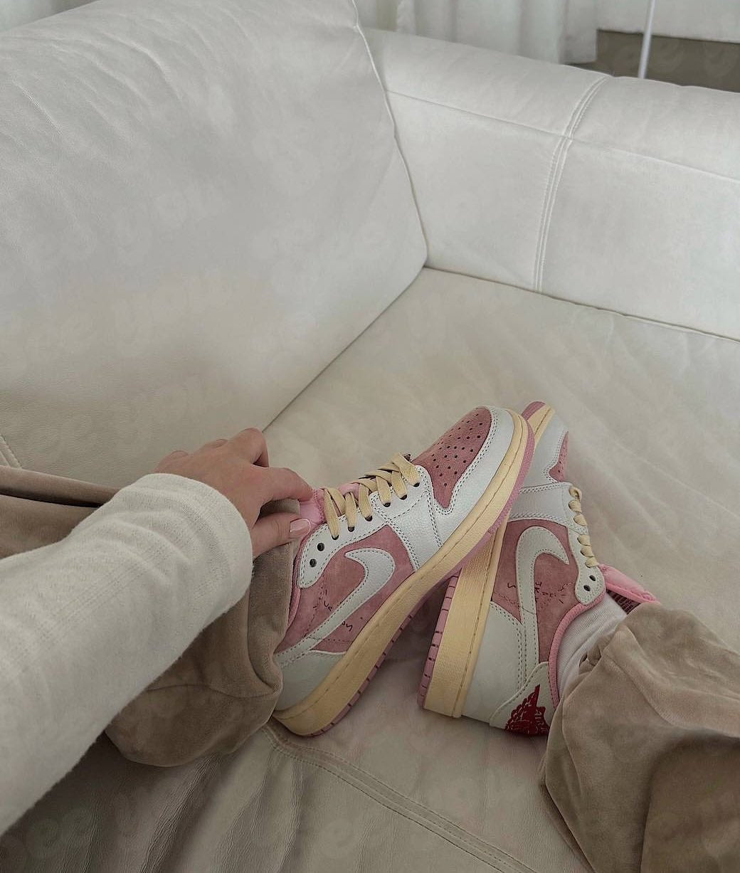 Travis scott AJ1 “ Shy Pink “