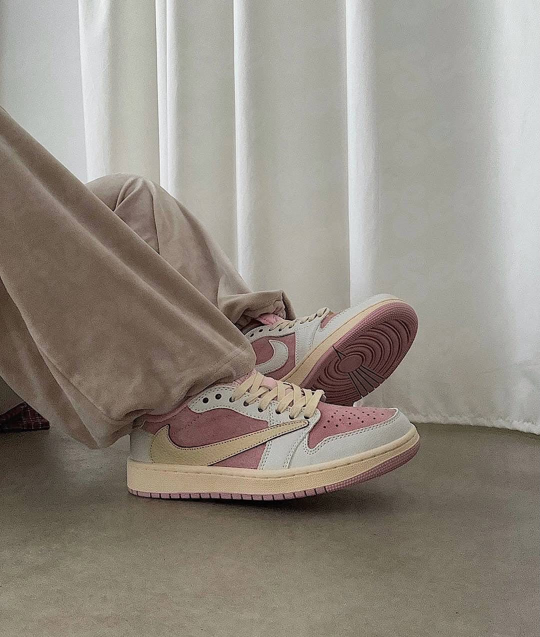 Travis scott AJ1 “ Shy Pink “