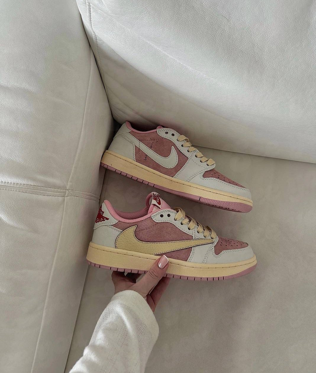 Travis scott AJ1 “ Shy Pink “