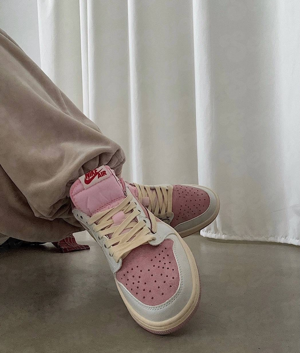 Travis scott AJ1 “ Shy Pink “