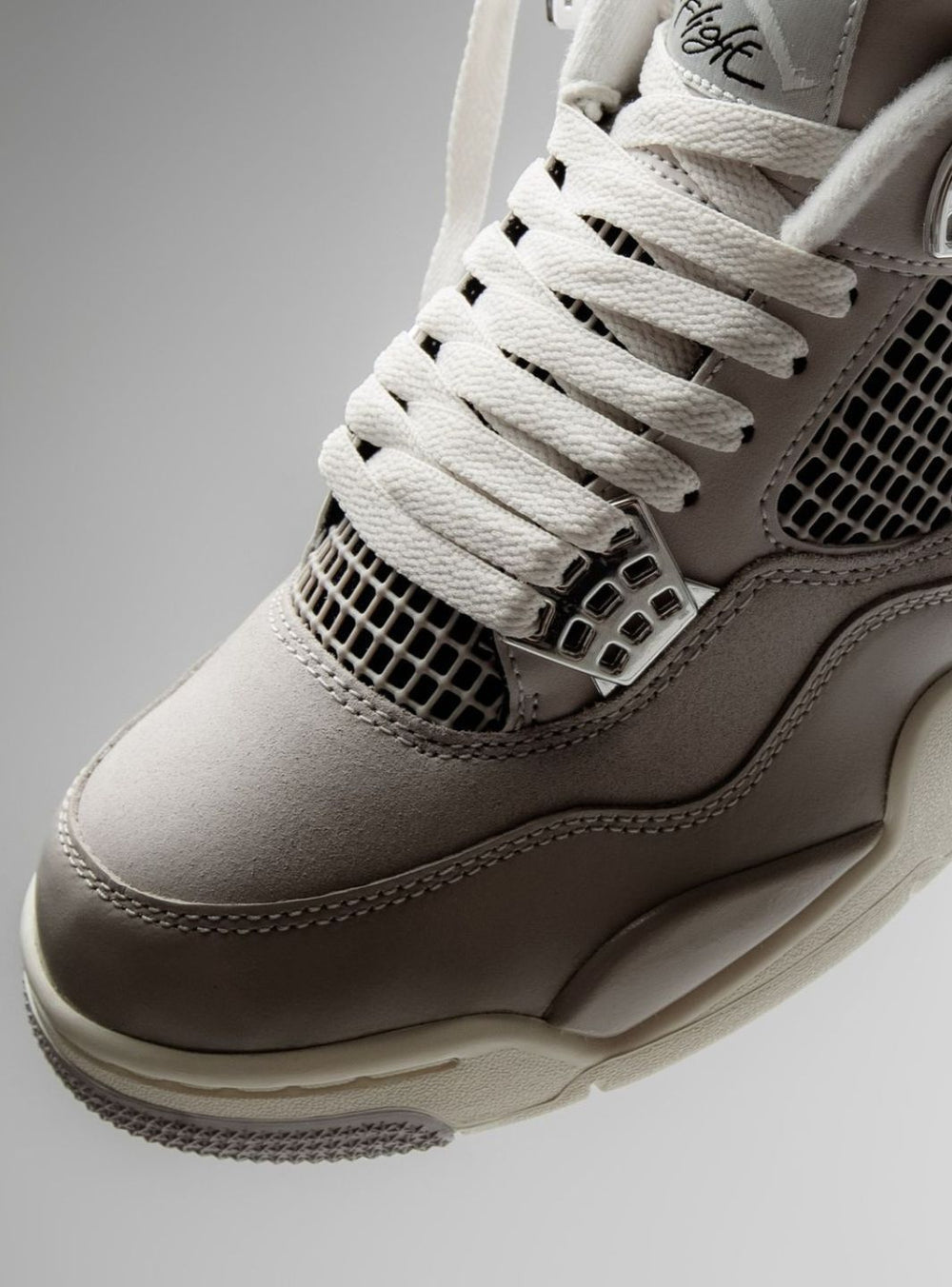 Jordan 4 ‘ frozen moments ‘