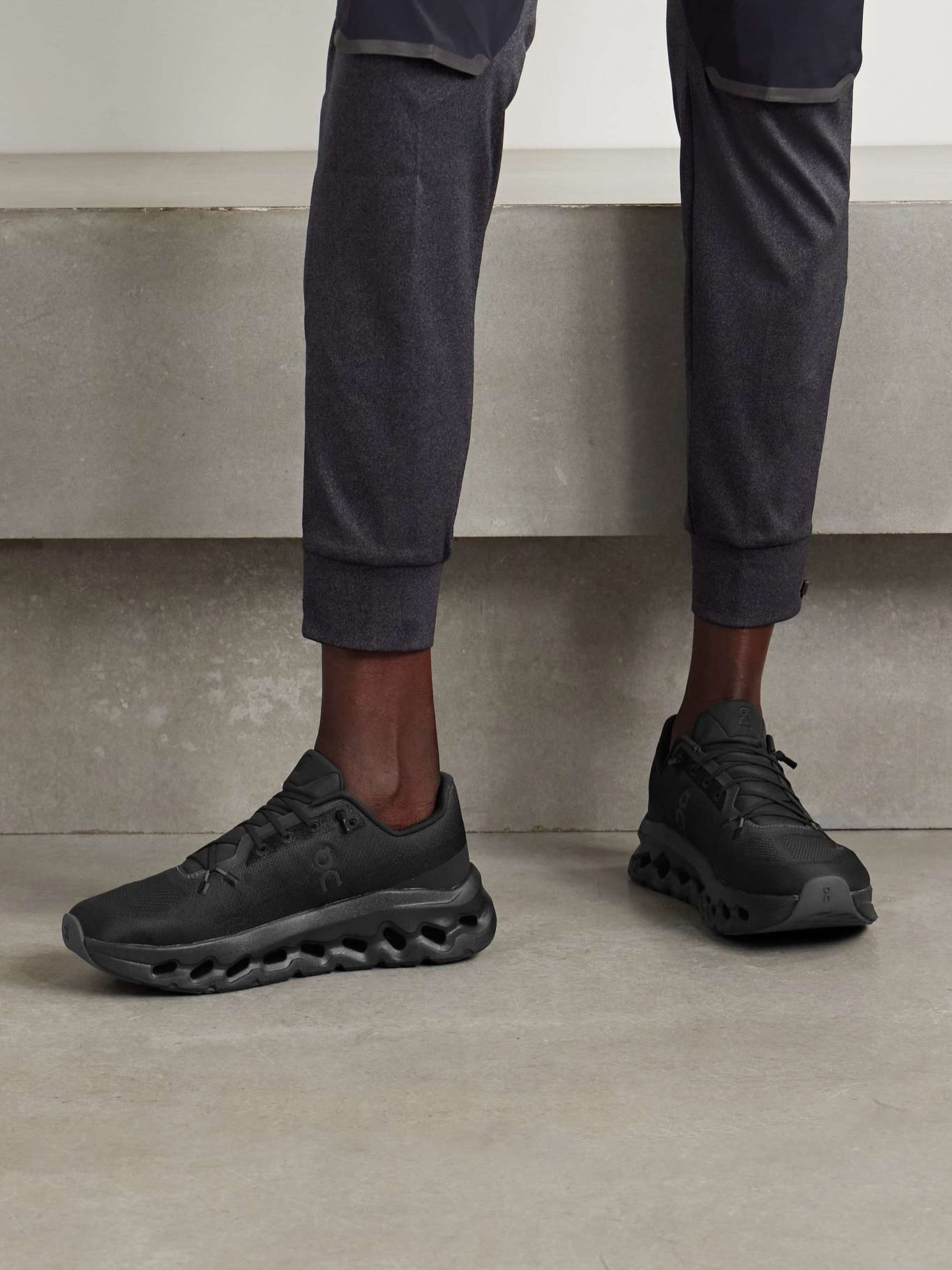 On Cloud X Loewe Full Black